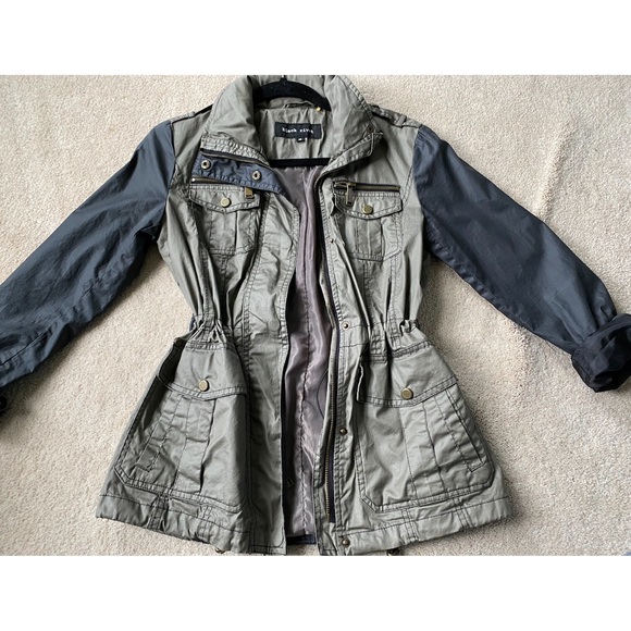 Army green jacket - Picture 1 of 3